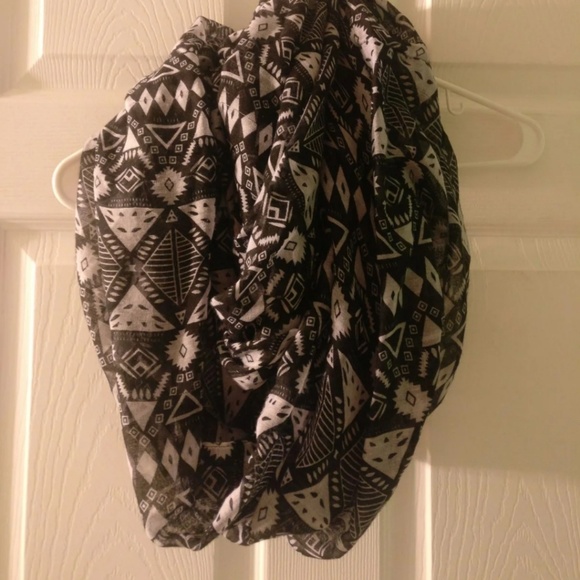 Charlotte Russe tribal print scarf - Picture 1 of 1